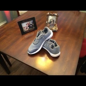 Women’s Under Armor tennis shoes